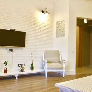 https://genacvale.alltbilisihotels.com